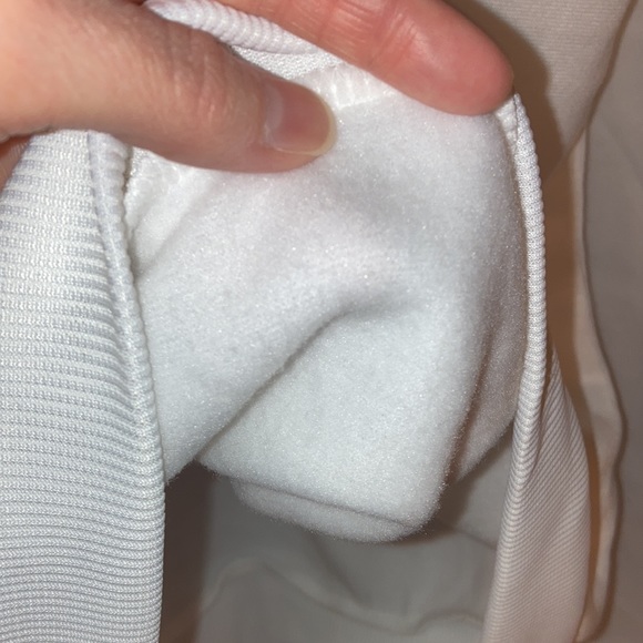 🔥NWOT Cute White Sweatshirt w/ leopard print heart - Picture 5 of 9